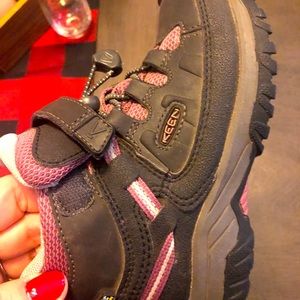 Girls Keen hiking boots size 11, work once